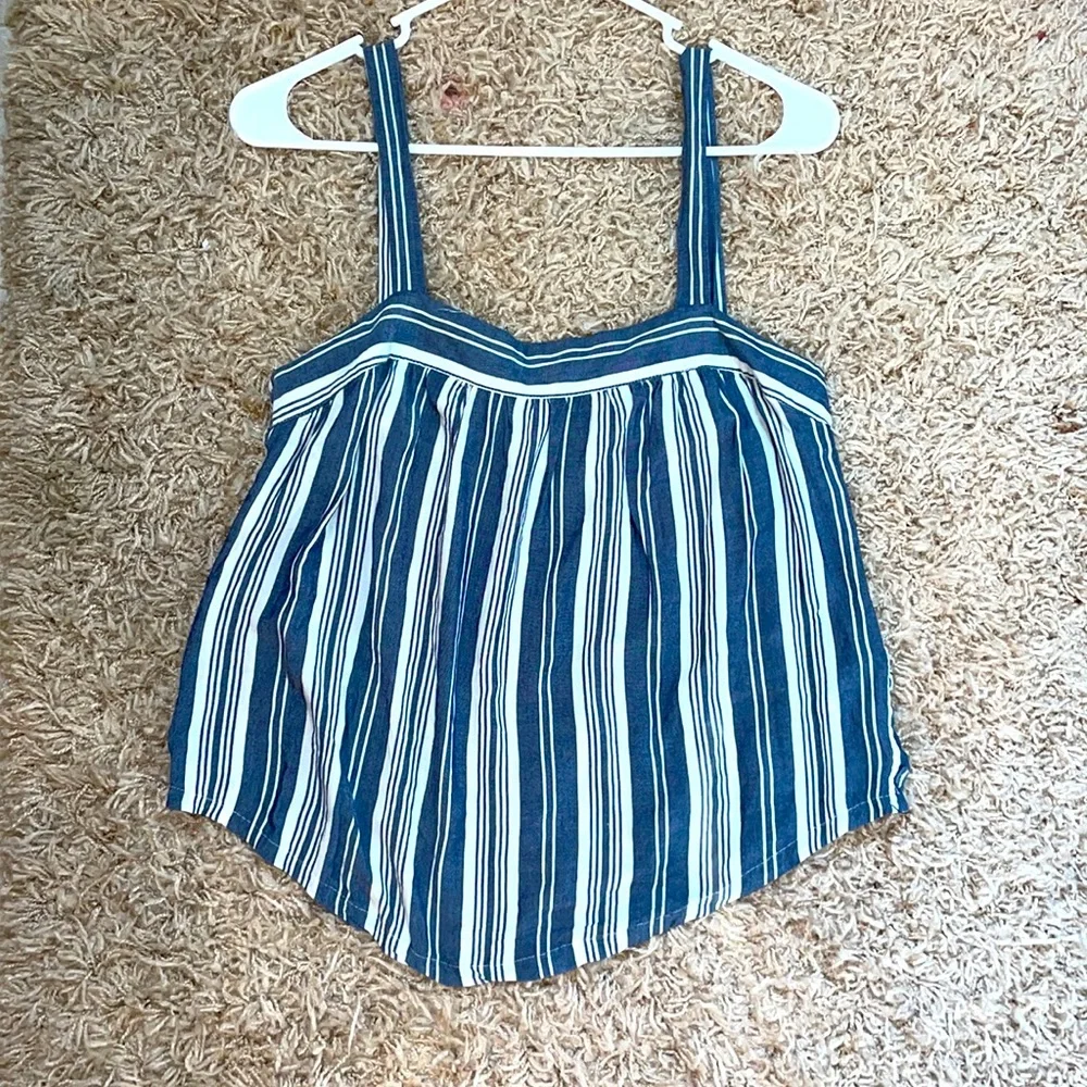 Small Universal Thread Tank Top - Picture 2 of 5